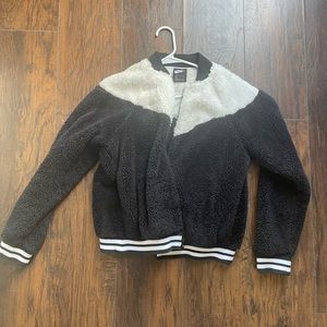 Fuzzy, comfortable, Nike zip up! Perfect for fall and winter